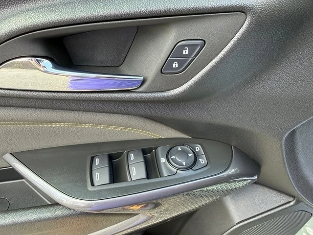 2025 Chevrolet Trax - Image 12 of 21