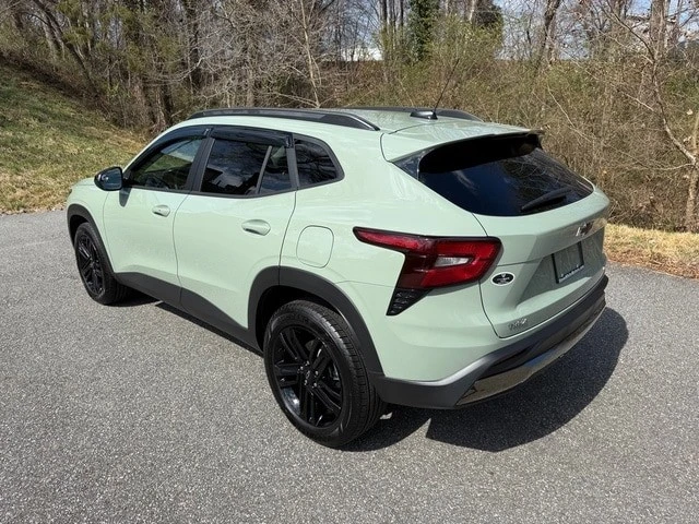 2025 Chevrolet Trax - Image 8 of 21