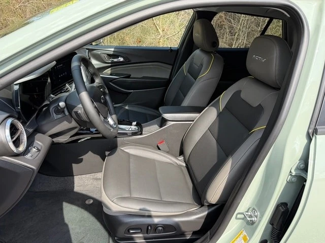 2025 Chevrolet Trax - Image 11 of 21