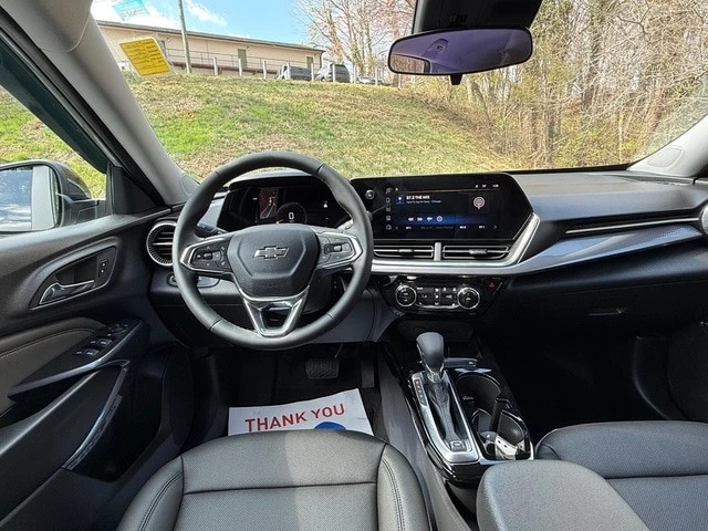 2025 Chevrolet Trax - Image 10 of 21