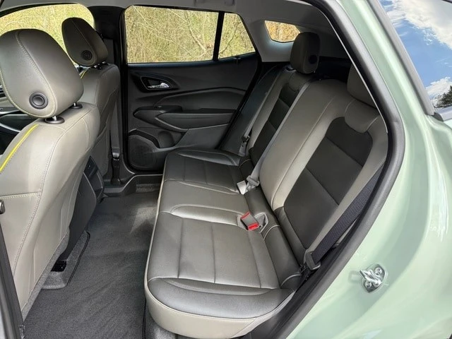 2025 Chevrolet Trax - Image 14 of 21
