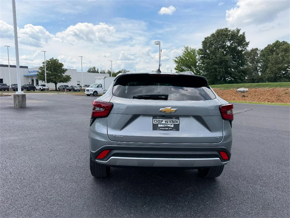 2025 Chevrolet Trax - Image 6 of 31