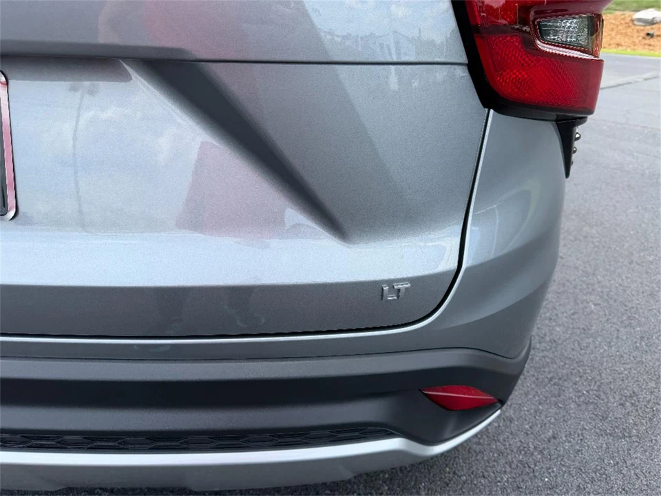 2025 Chevrolet Trax - Image 10 of 31