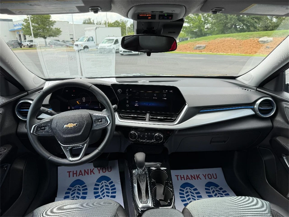 2025 Chevrolet Trax - Image 17 of 31