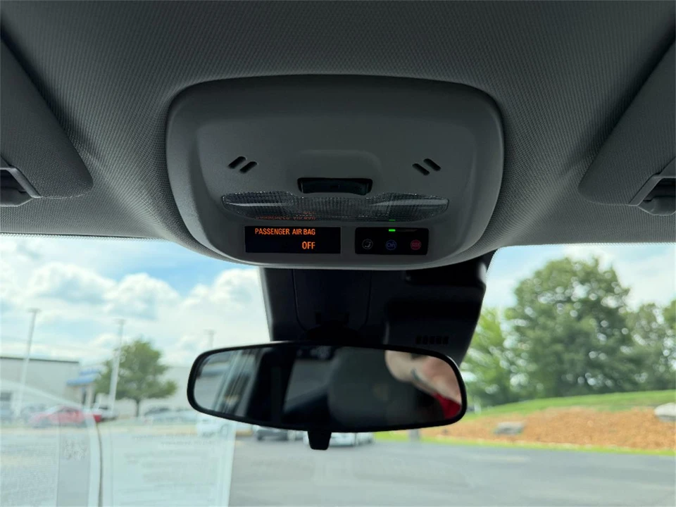 2025 Chevrolet Trax - Image 18 of 31