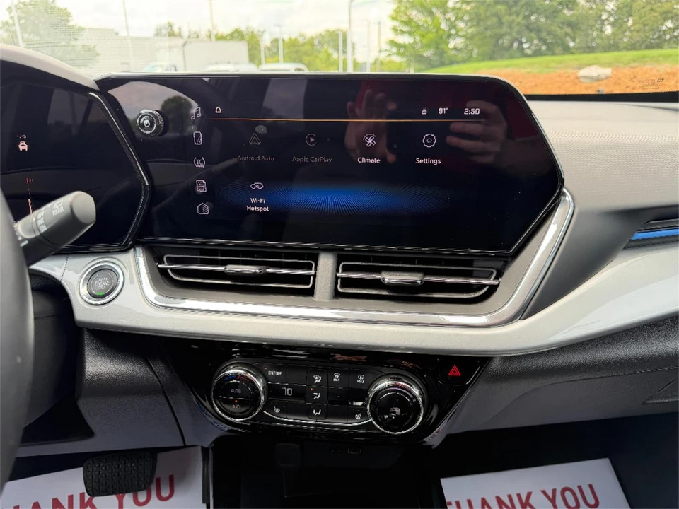 2025 Chevrolet Trax - Image 21 of 31