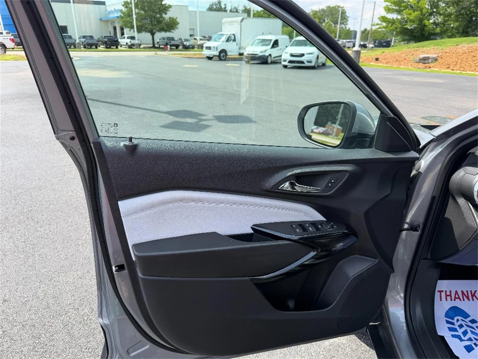 2025 Chevrolet Trax - Image 25 of 31