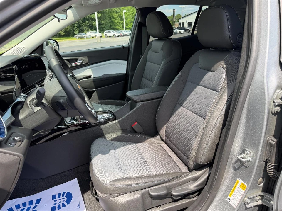 2025 Chevrolet Trax - Image 27 of 31