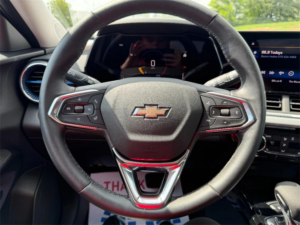2025 Chevrolet Trax - Image 30 of 31