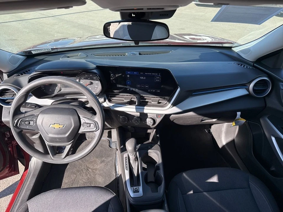 2025 Chevrolet Trax - Image 12 of 21