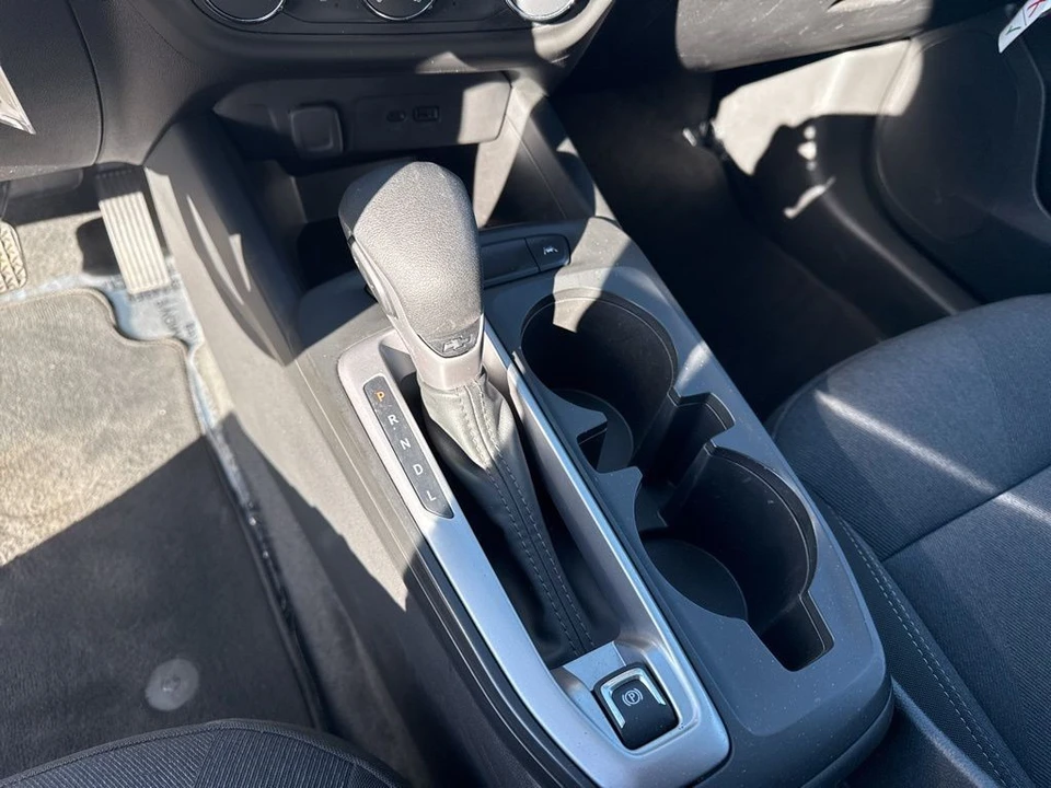 2025 Chevrolet Trax - Image 16 of 21