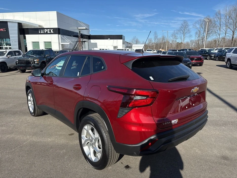 2025 Chevrolet Trax - Image 3 of 21