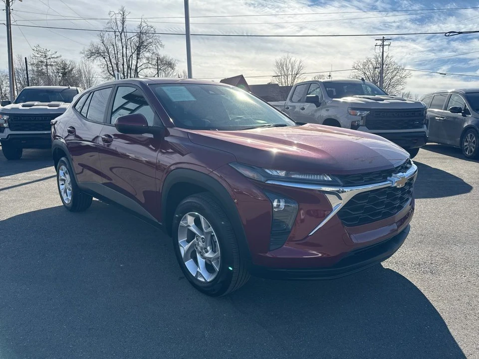 2025 Chevrolet Trax - Image 7 of 12