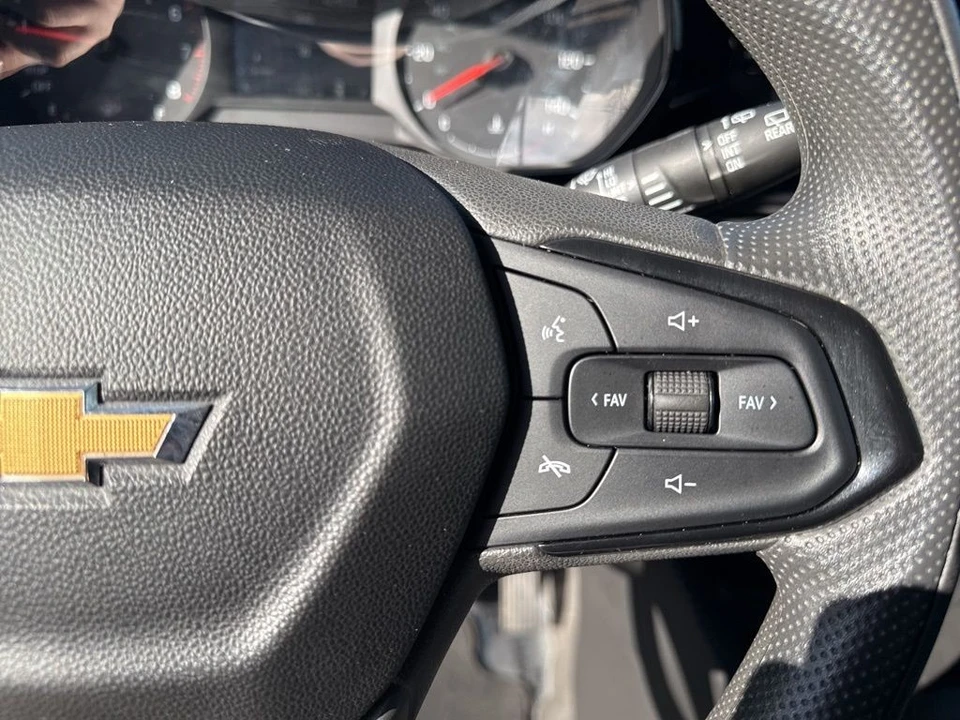 2025 Chevrolet Trax - Image 15 of 21