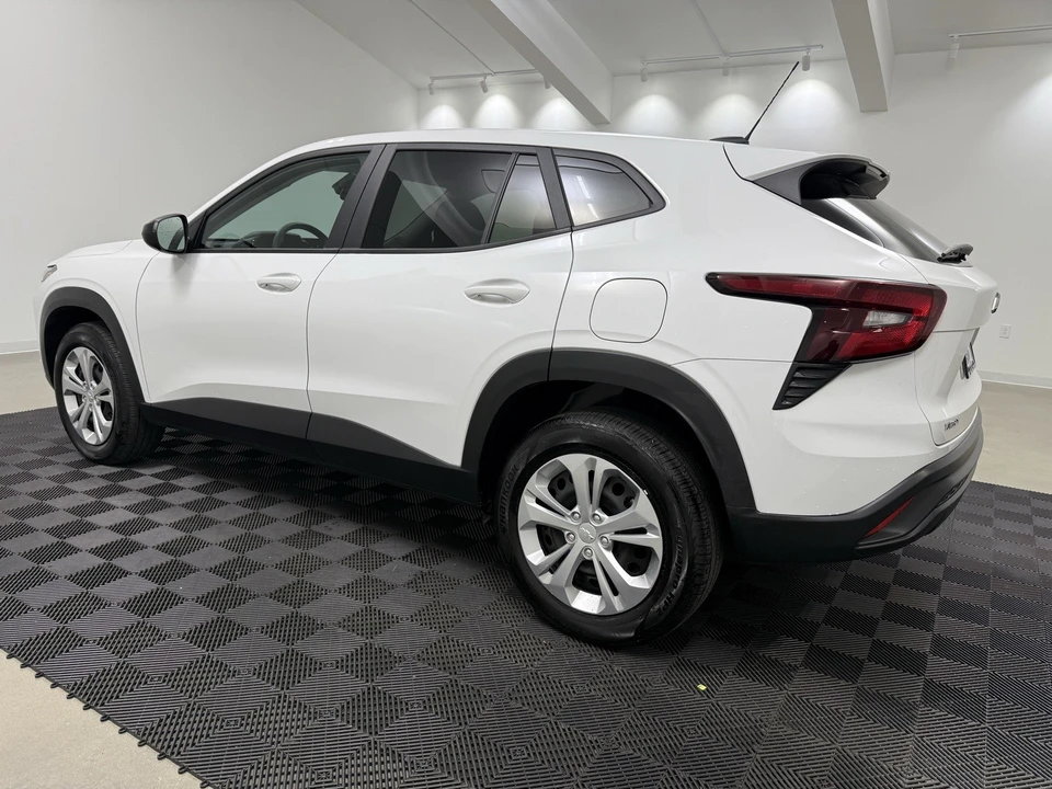 2025 Chevrolet Trax - Image 6 of 12