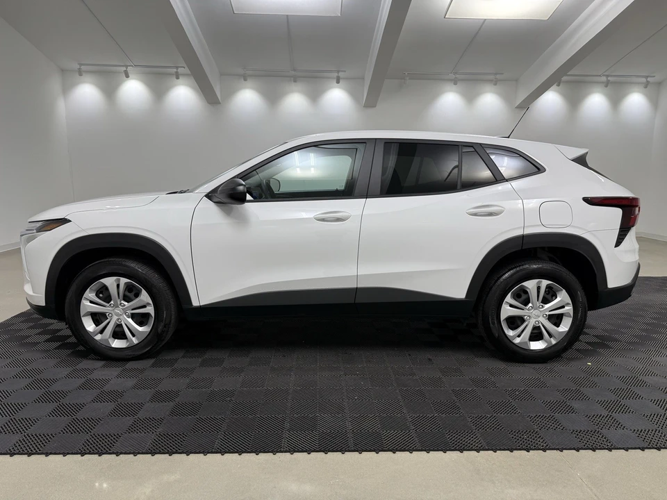 2025 Chevrolet Trax - Image 5 of 12