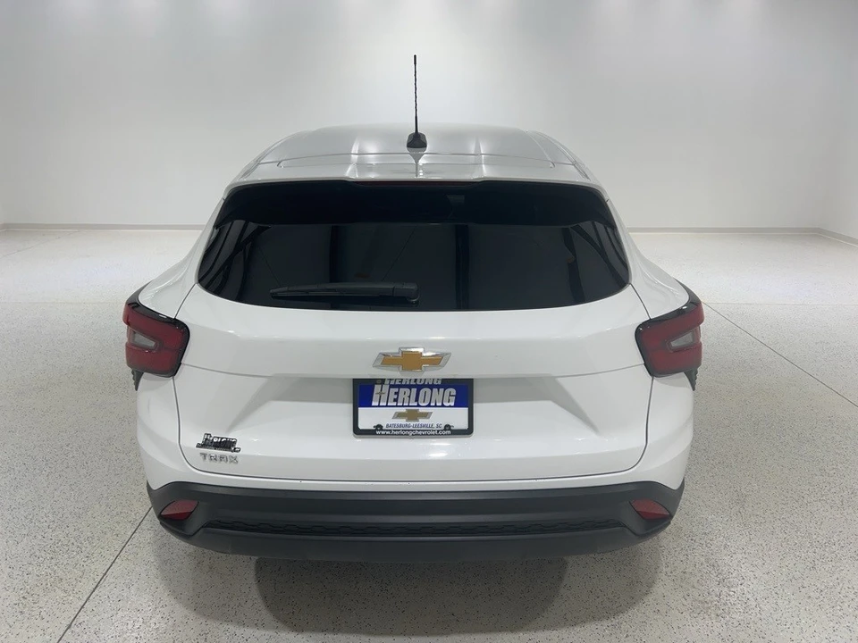 2025 Chevrolet Trax - Image 4 of 12