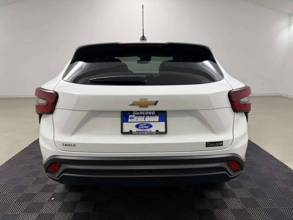 2025 Chevrolet Trax - Image 7 of 12