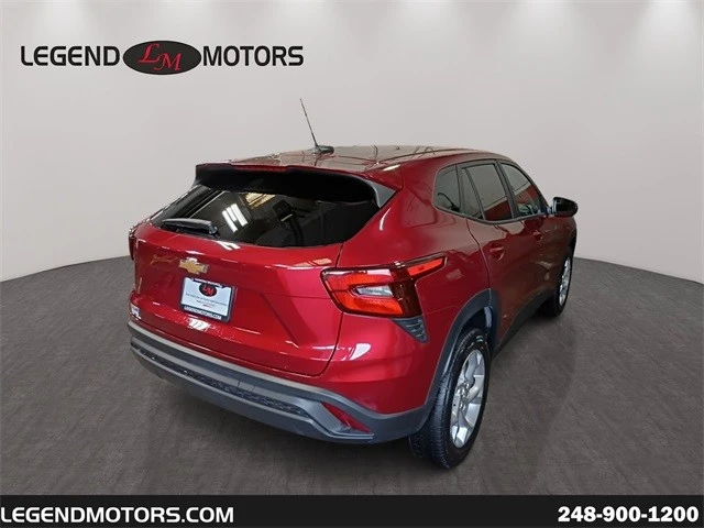 2025 Chevrolet Trax - Image 8 of 12