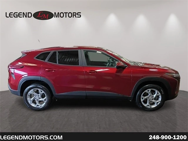 2025 Chevrolet Trax - Image 9 of 12