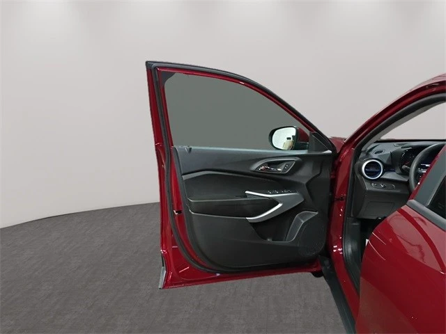 2025 Chevrolet Trax - Image 11 of 12