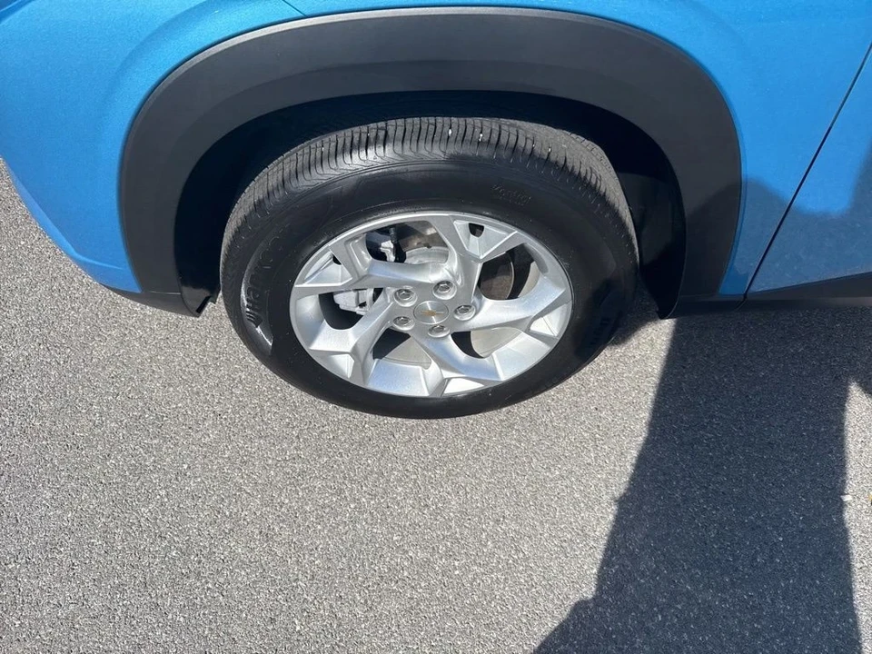 2025 Chevrolet Trax - Image 10 of 12