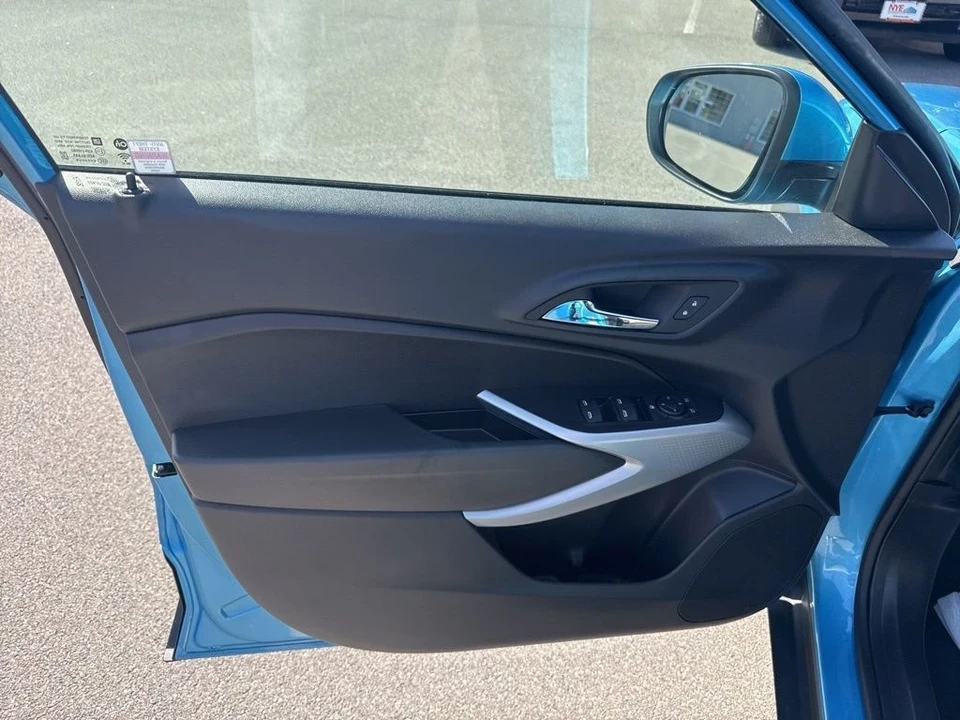 2025 Chevrolet Trax - Image 11 of 12