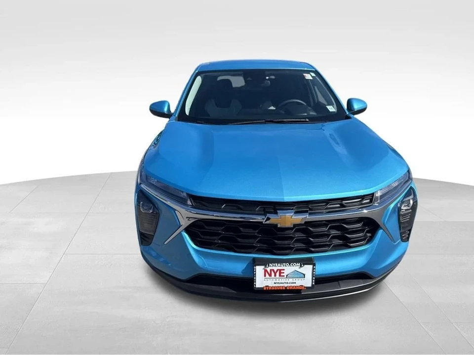 2025 Chevrolet Trax - Image 9 of 12
