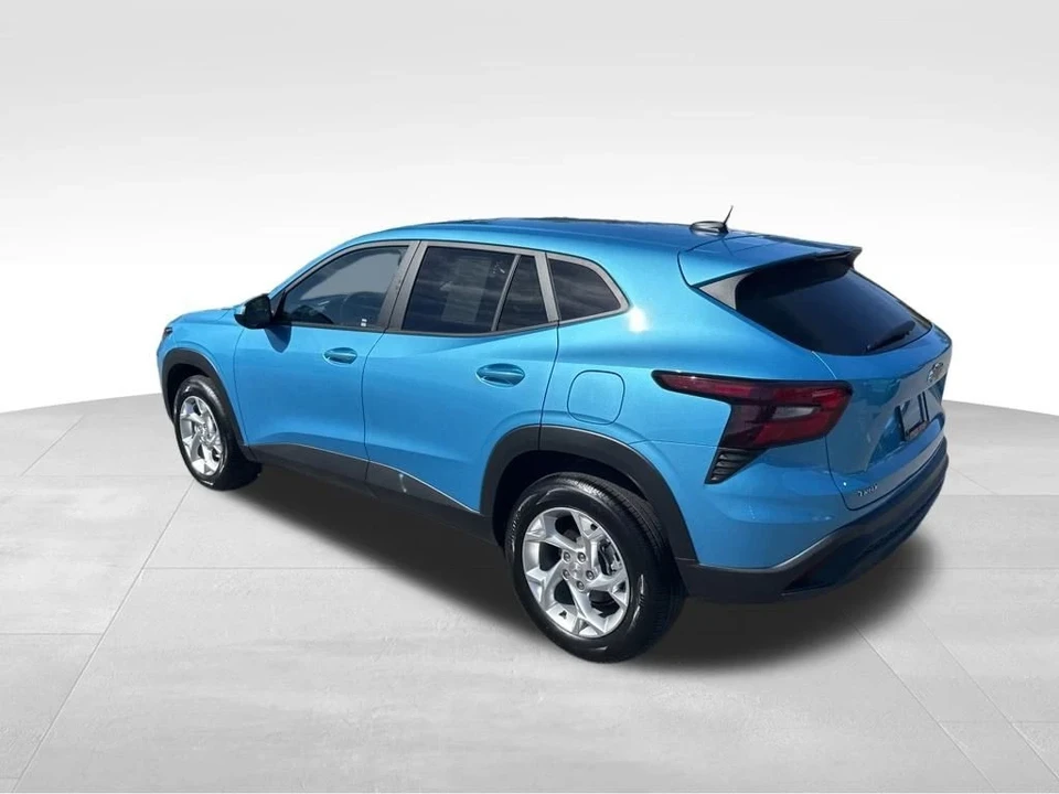 2025 Chevrolet Trax - Image 3 of 12