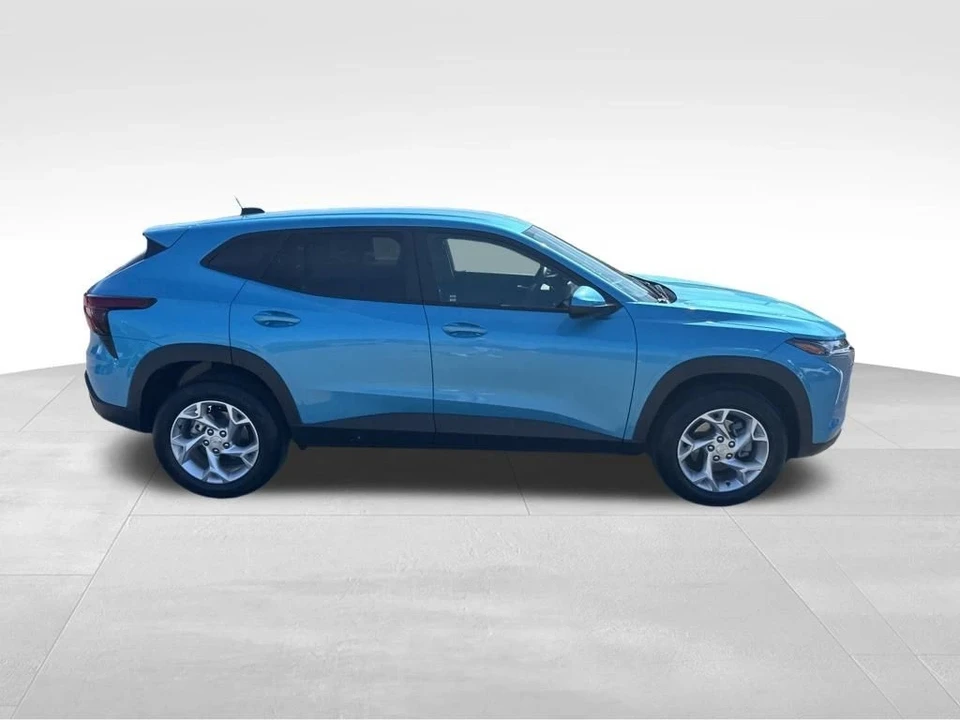 2025 Chevrolet Trax - Image 7 of 12