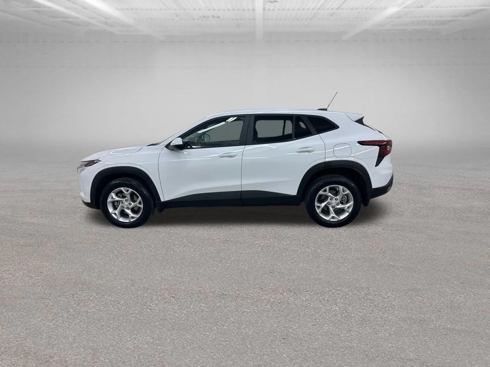 2025 Chevrolet Trax - Image 8 of 12