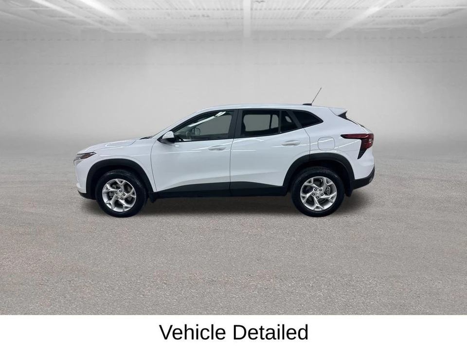2025 Chevrolet Trax - Image 8 of 12