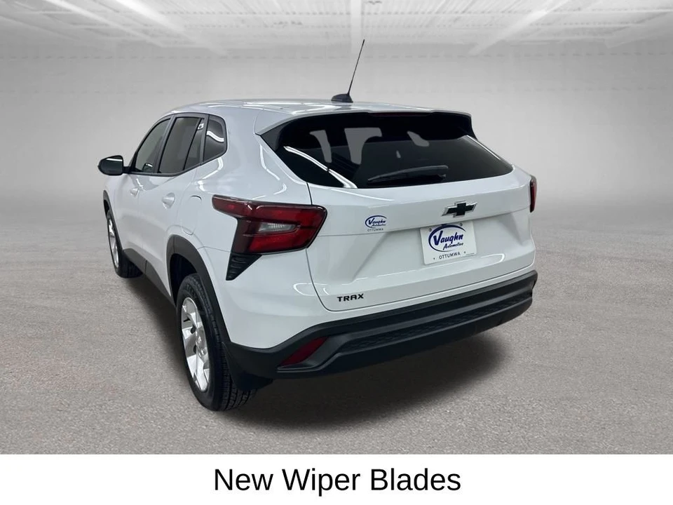 2025 Chevrolet Trax - Image 10 of 12