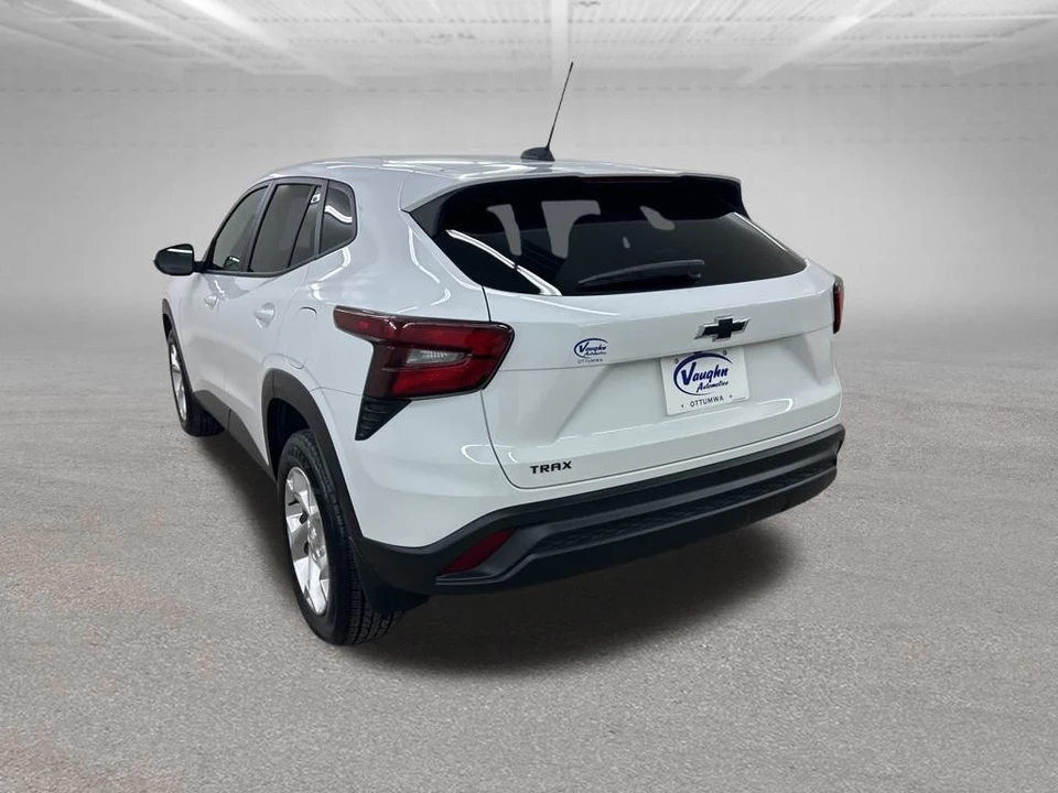 2025 Chevrolet Trax - Image 10 of 12