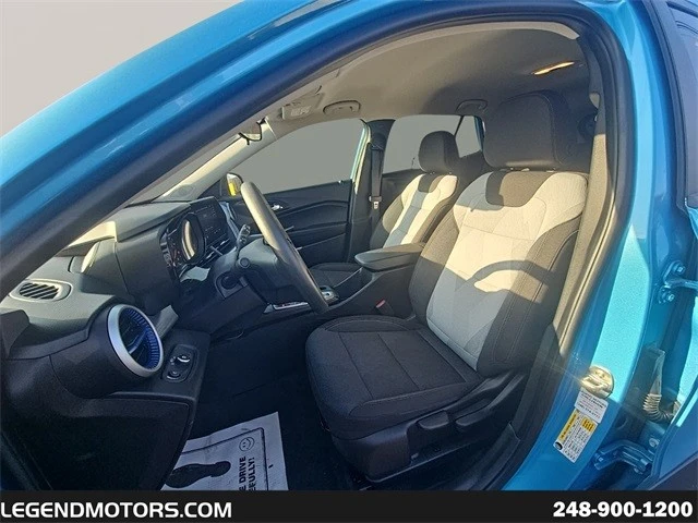 2025 Chevrolet Trax - Image 12 of 21