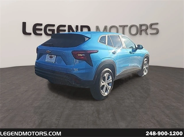 2025 Chevrolet Trax - Image 8 of 21
