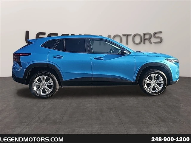 2025 Chevrolet Trax - Image 9 of 21