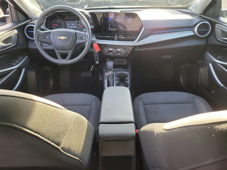 2025 Chevrolet Trax - Image 10 of 12
