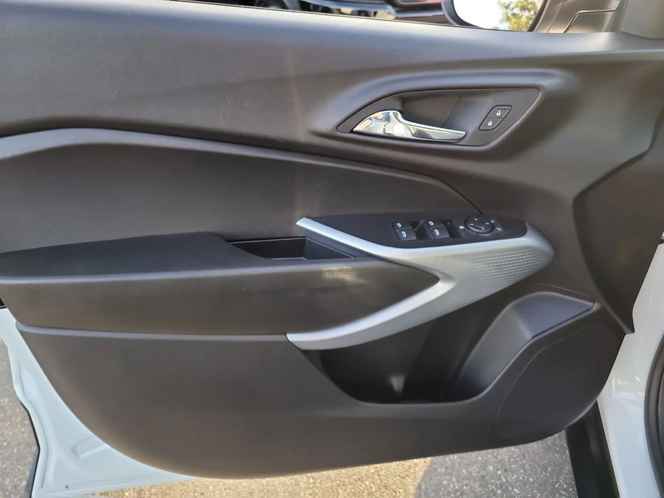 2025 Chevrolet Trax - Image 11 of 12