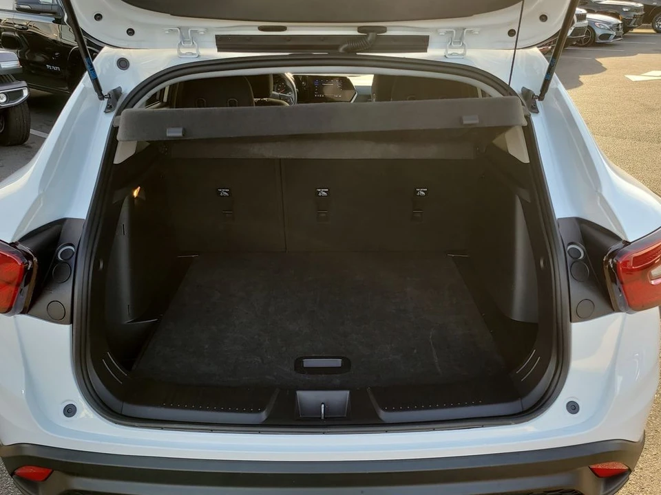 2025 Chevrolet Trax - Image 6 of 12