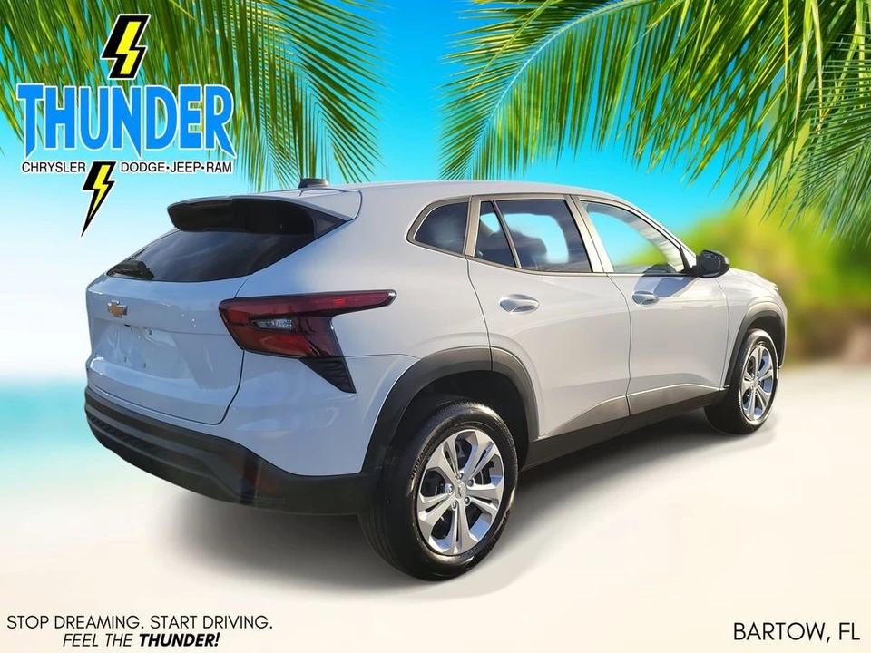 2025 Chevrolet Trax - Image 3 of 12