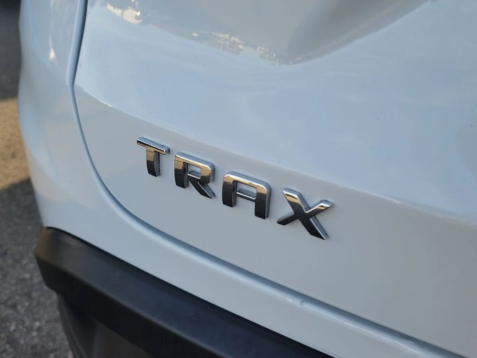 2025 Chevrolet Trax - Image 5 of 12
