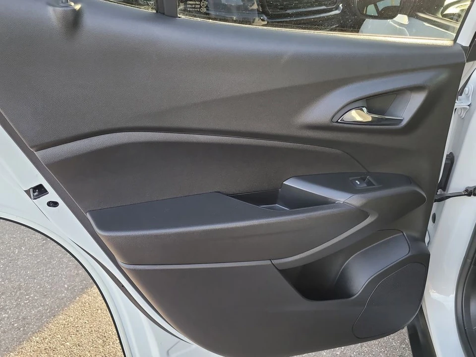 2025 Chevrolet Trax - Image 7 of 12