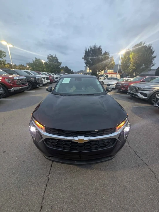 2025 Chevrolet Trax - Image 3 of 16