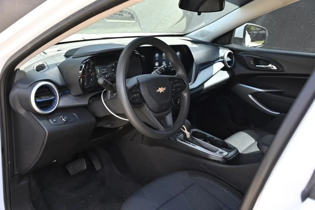 2025 Chevrolet Trax - Image 13 of 21