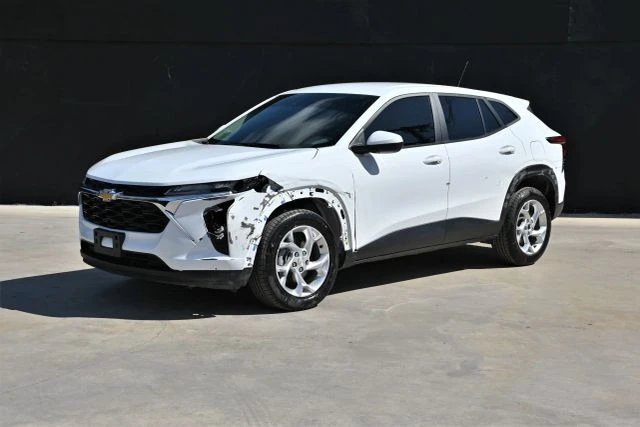2025 Chevrolet Trax - Image 2 of 21