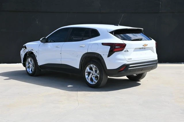 2025 Chevrolet Trax - Image 3 of 21