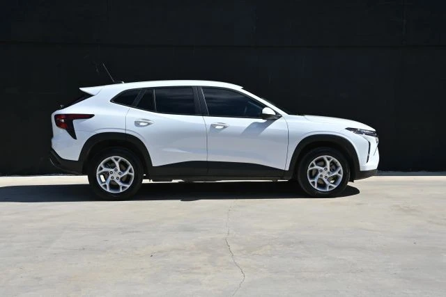 2025 Chevrolet Trax - Image 6 of 21