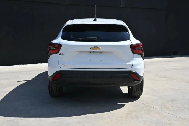 2025 Chevrolet Trax - Image 4 of 21