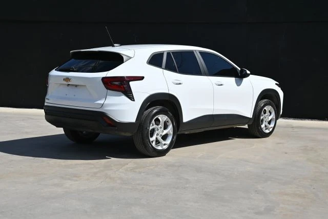 2025 Chevrolet Trax - Image 5 of 21
